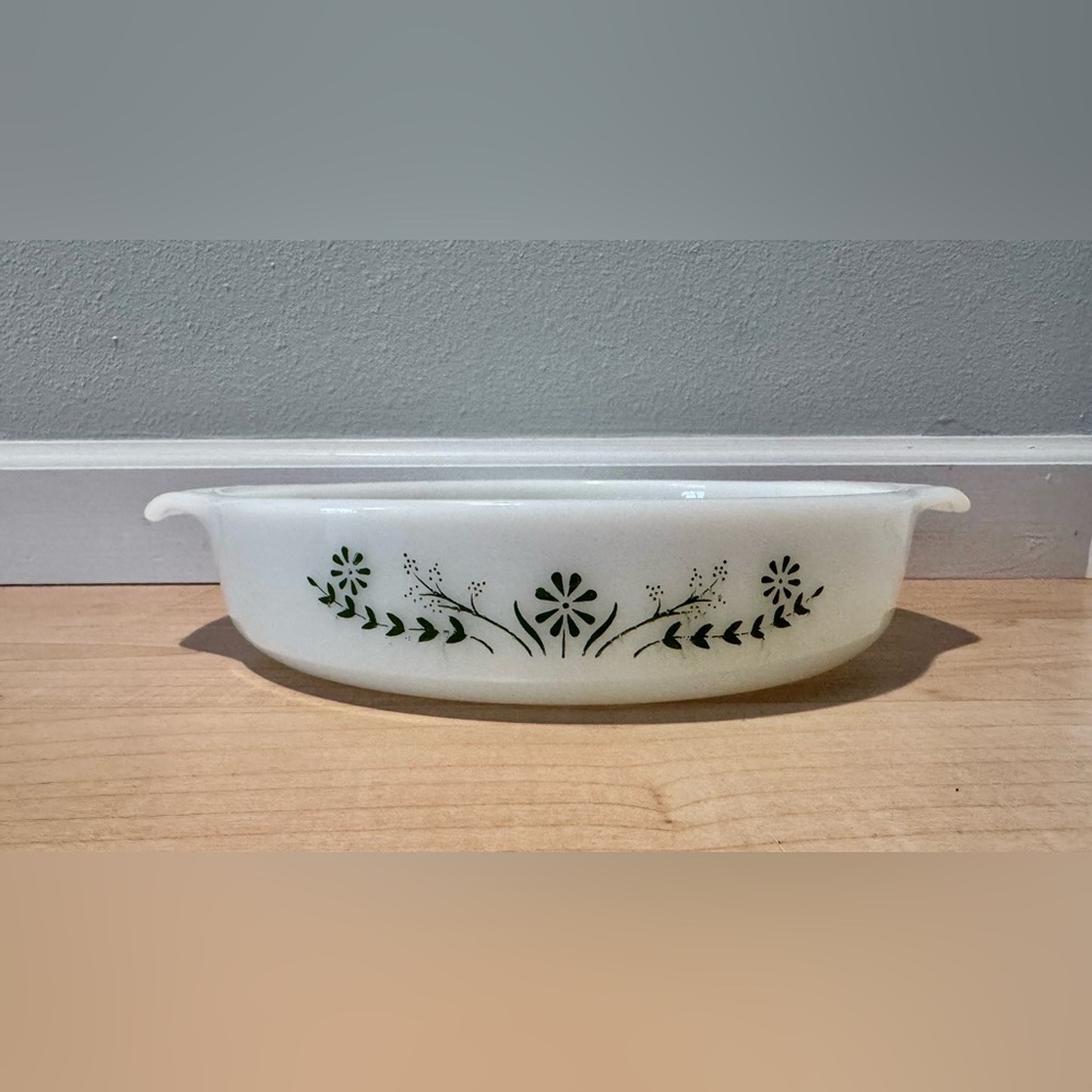 Vintage Glasbake Crazy Daisy 9”